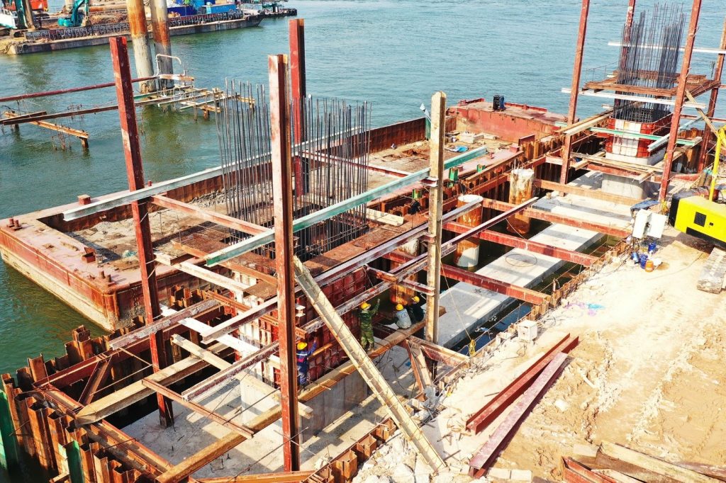 Thi Công Bệ Cầu: Quy Trình Kỹ Thuật, Rủi Ro Và Giải Pháp An Toàn Toàn Diện