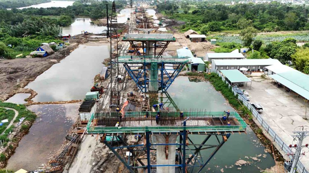 Thi Công Xà Mũ Cầu: Quy Trình Kỹ Thuật Chính Xác Và Biện Pháp Đảm Bảo An Toàn